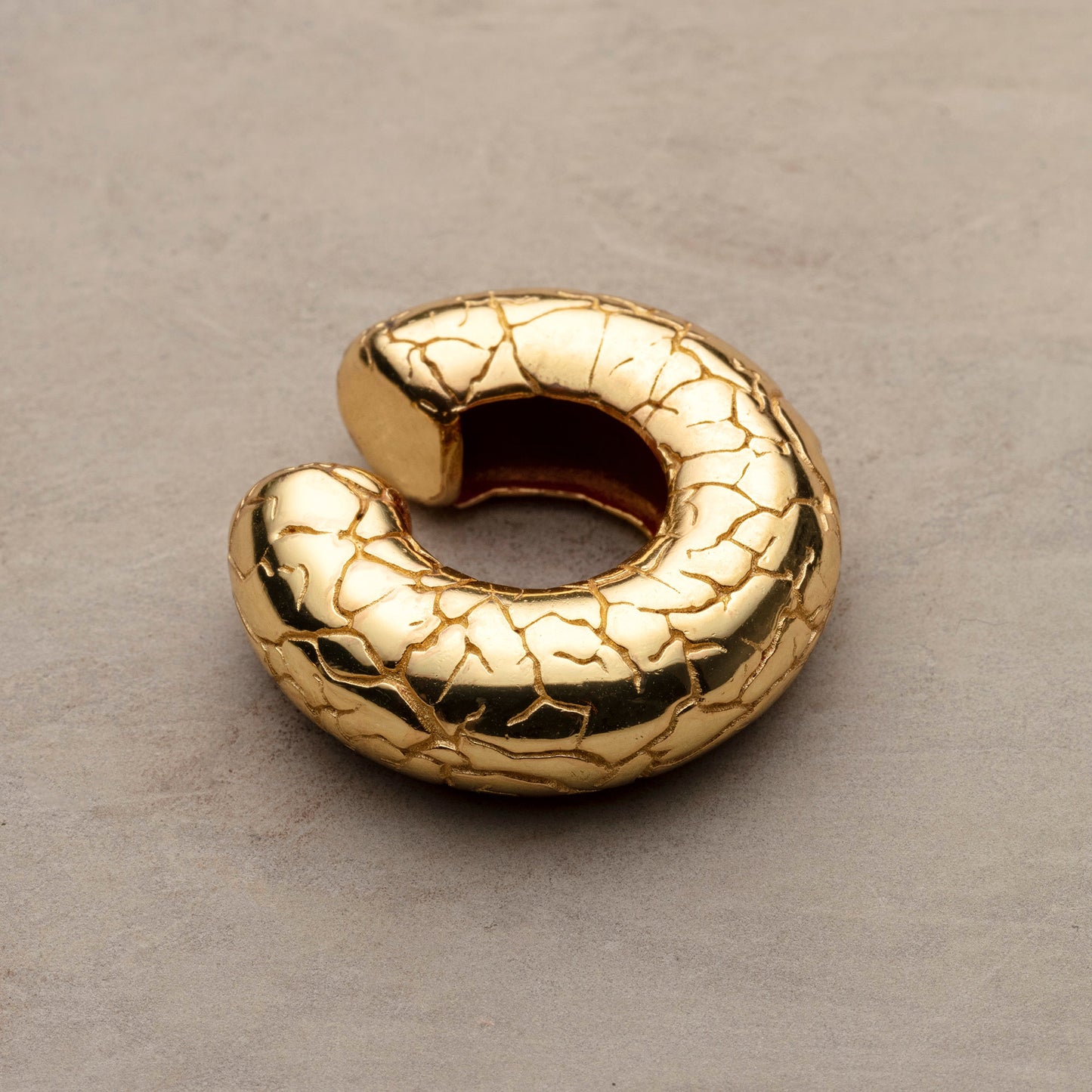 Cocoerow Gold Mini Cracked Effect Beatrice Ear Cuff Okuta Collection Sculptural Fine Jewelry Detail View