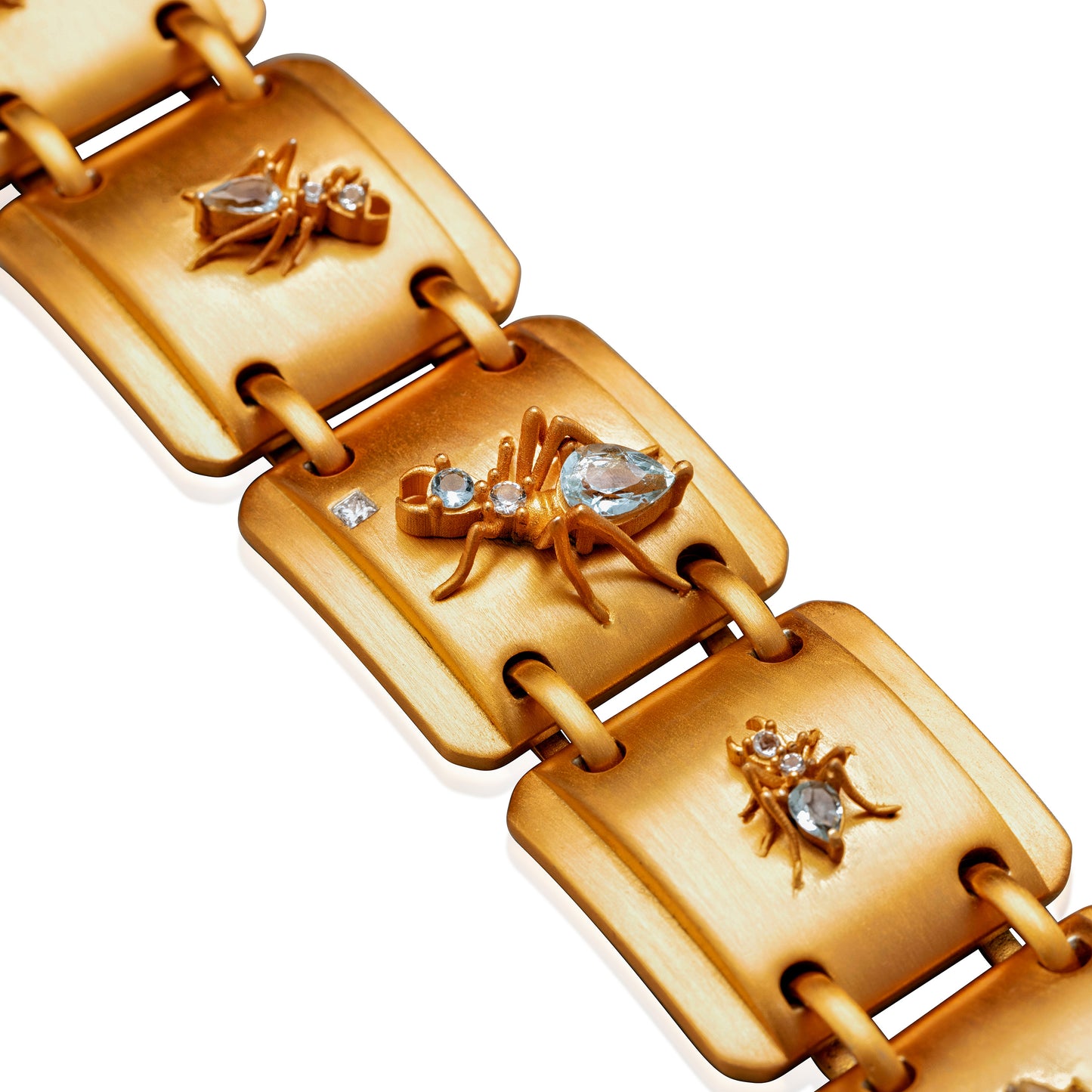 Cocoerow Oju Kokoro Choker 14K Yellow Gold Vermeil Aquamarine Diamond Sculptural Fine Jewelry Close Up View