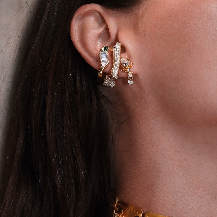 Kokoro Stud Earring Gold with White Sapphires, Heart Diamond