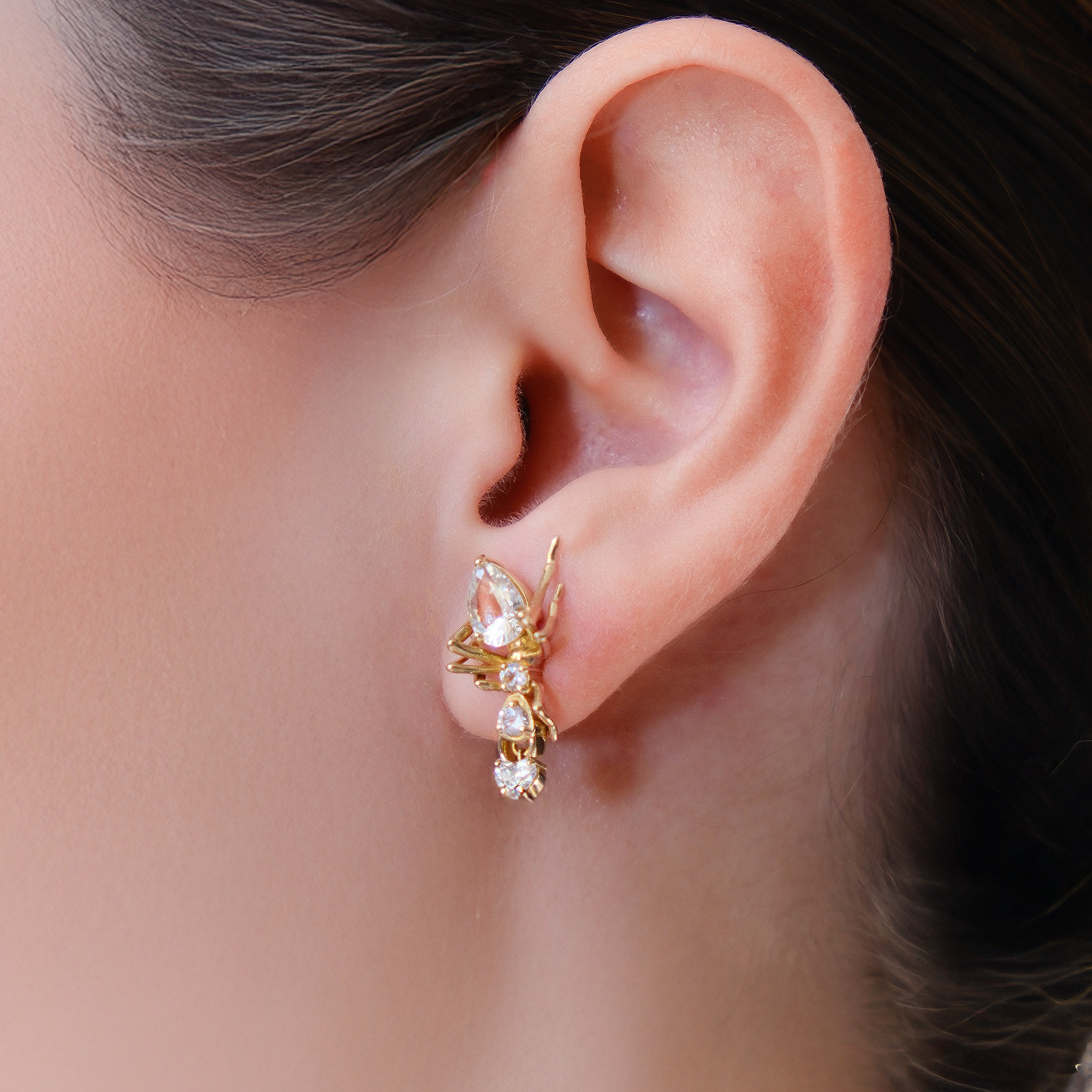 Kokoro Stud Earring Gold with White Sapphires, Heart Diamond
