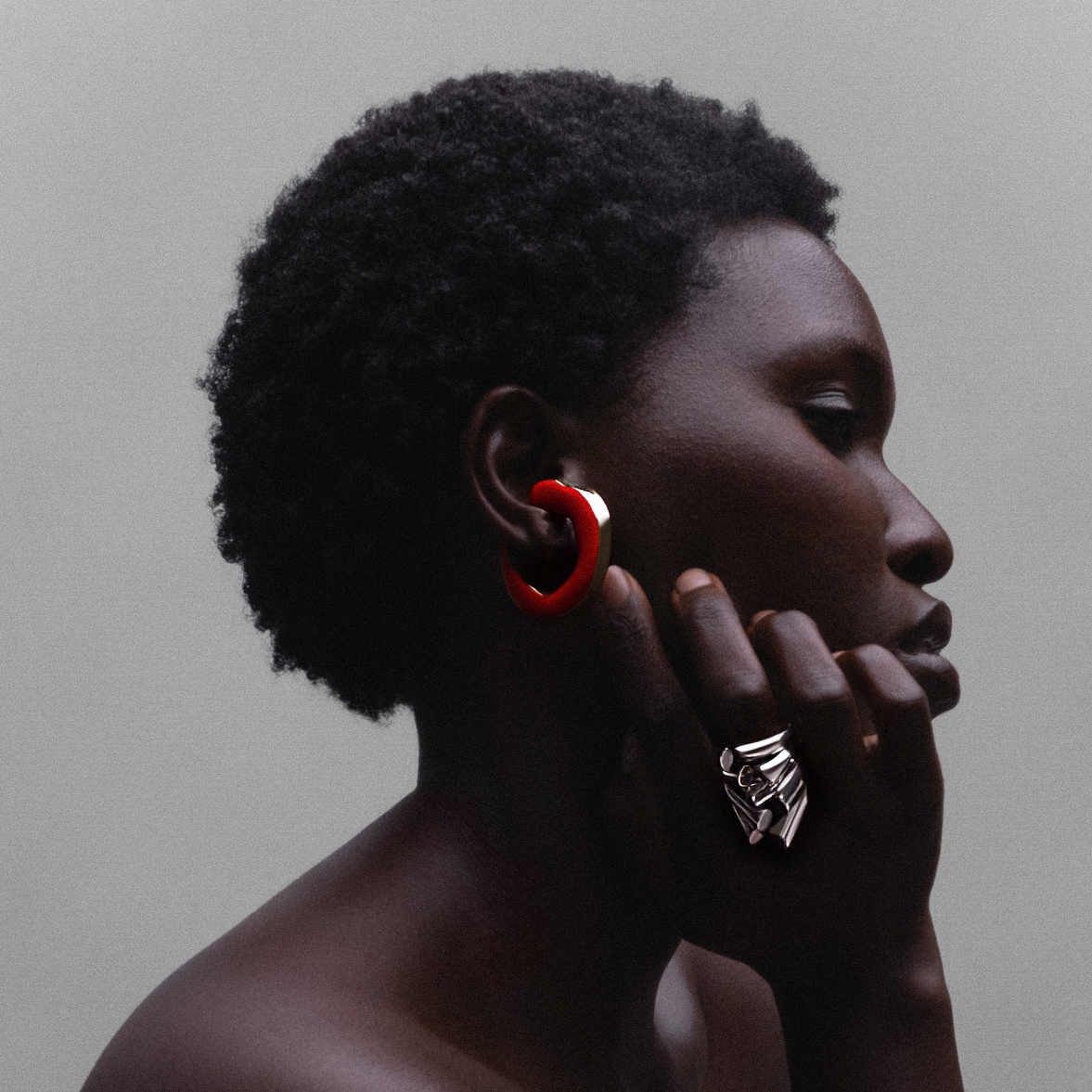 Model wearing Cocoerow Cayenne Ear Cuff in gold with diamonds