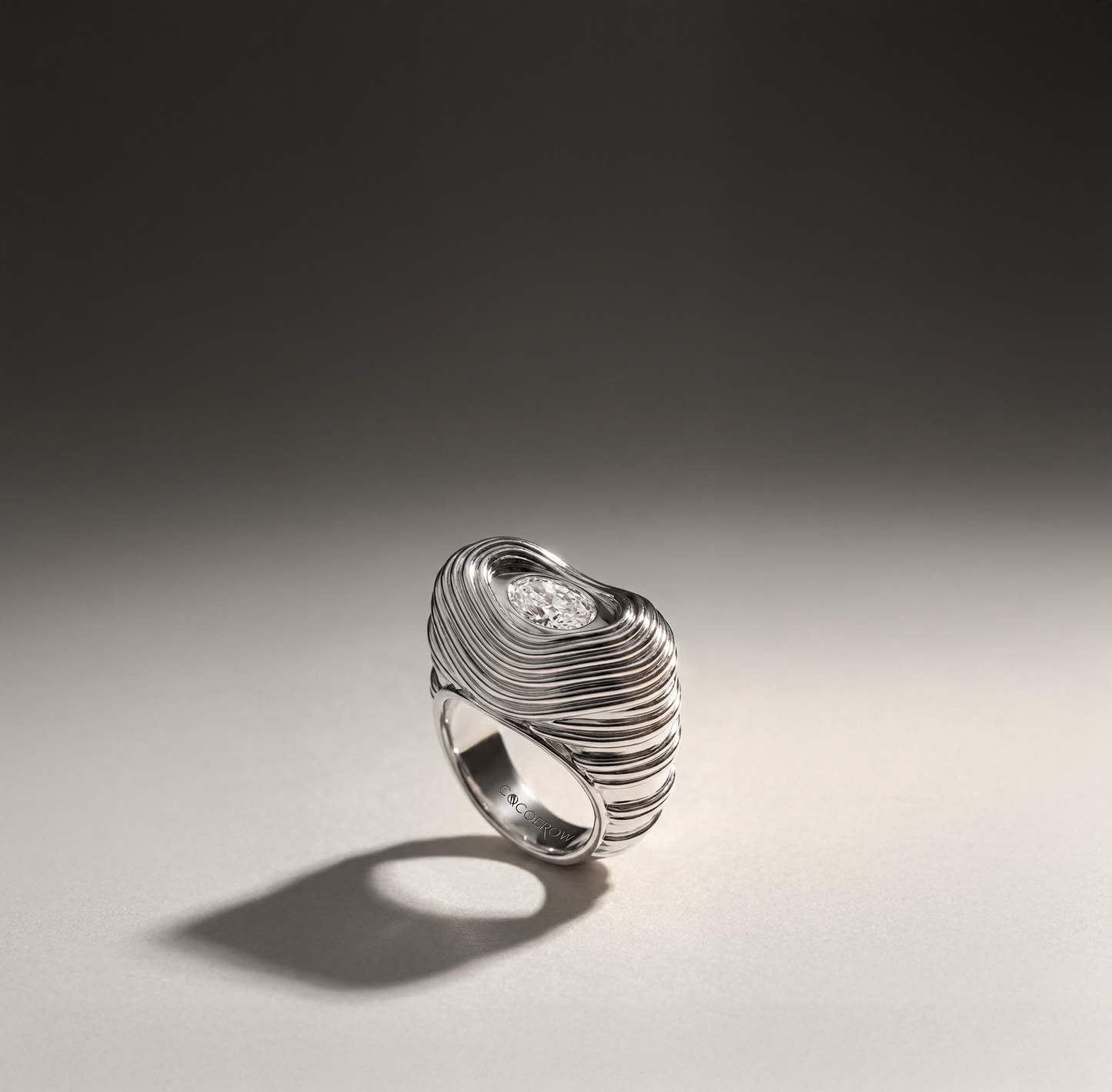 Cocoerow Fine Jewelry 14k white gold ring with wavy design dine collection