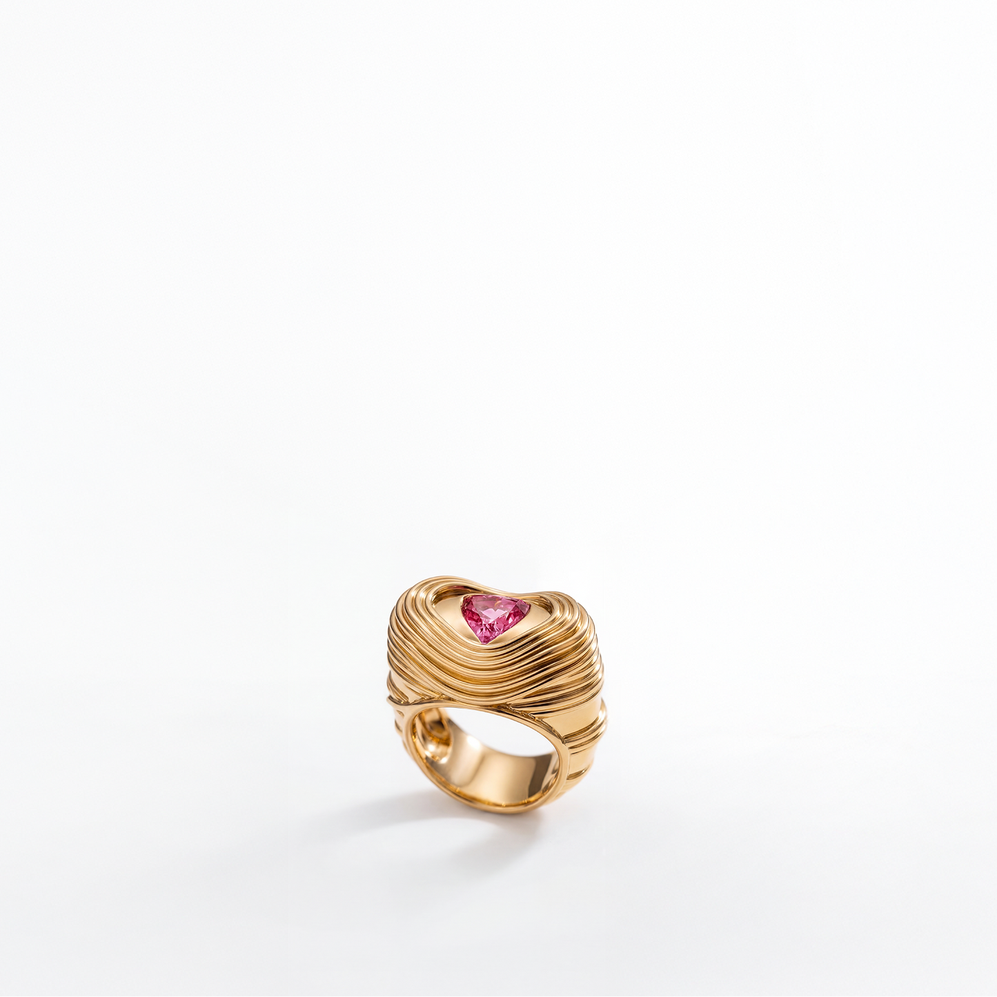 Cocoerow Mia Ring 14K Gold Pink Heart Sapphire Sculptural
