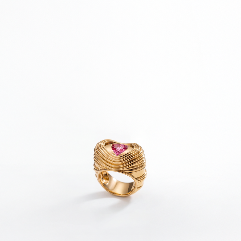 Cocoerow Mia Ring 14K Gold Pink Heart Sapphire Sculptural