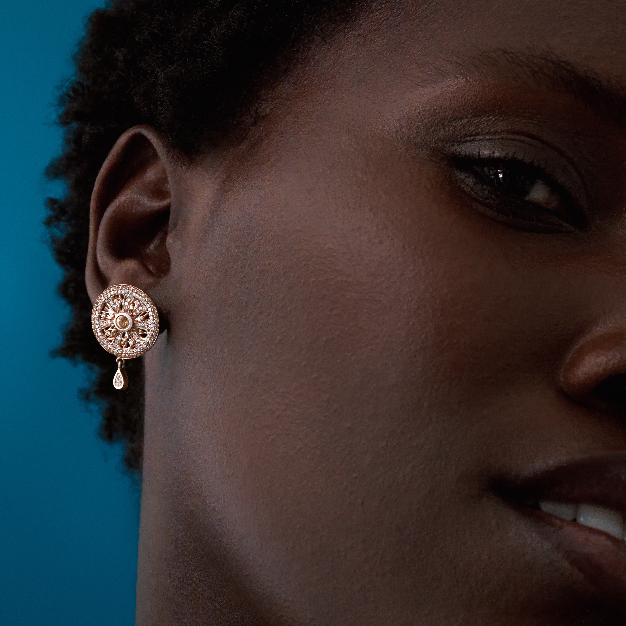 Model wearing Cocoerow Zest Stud Earring in yellow gold with yellow sapphire